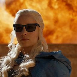 22 Fakta Seputar Emilia "Daenerys" Clarke (Esquire's Sexiest Women Alive, GoT masuk!)