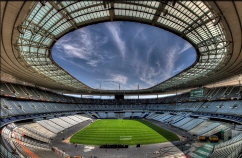 Pluit-Pluit Sakti berdengung diantara penonton UEFA EURO 2016 gan...