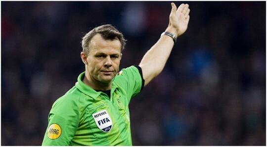 Pluit-Pluit Sakti berdengung diantara penonton UEFA EURO 2016 gan...
