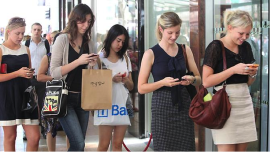 Ngintip Kedekatan Para Kaum Millenial Dengan Gadget Yang Mereka Punya
