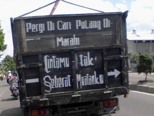 (+Pict) Tulisan Di Belakang Mobil Truk, yang bisa bikin kita tersenyum sampai tertawa