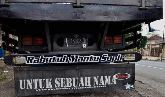 (+Pict) Tulisan Di Belakang Mobil Truk, yang bisa bikin kita tersenyum sampai tertawa