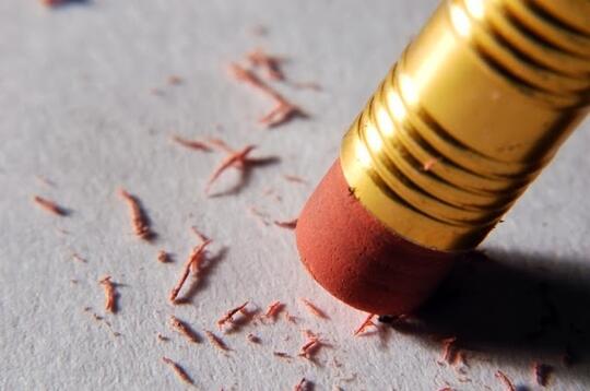 Mengapa Tulisan Pensil Bisa Dihapus Tetapi Tulisan Pulpen Tidak Bisa?