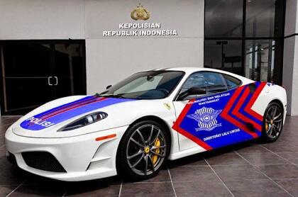 Nih Gan, Beberapa Mobil Polisi Tercepat di Dunia!