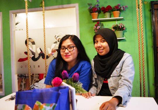 7 Kelakuan Anak Muda Pas Makan di Resto Mahal.
