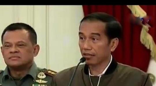 Ternyata Beginilah Sejarah dari "Bomber Jacket" ala Jokowi