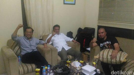 Ini Penampakan Ahmad Dhani dan Sri Bintang di Sela Pemeriksaan di Mako Brimob