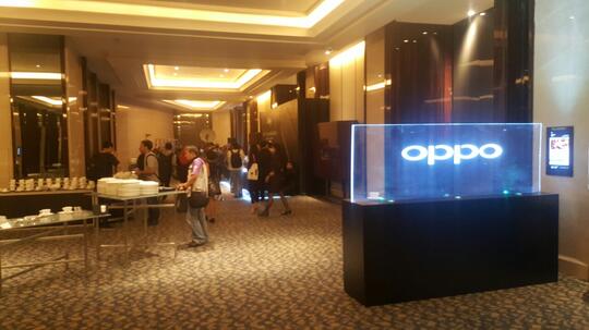 Live Thread and Live Streaming : OPPO Raisa Phone