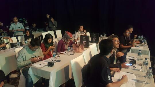 Live Thread and Live Streaming : OPPO Raisa Phone
