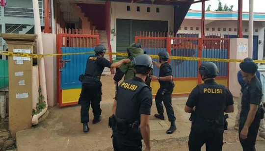 Polisi Grebek Rumah di Bintara Bekasi, Ditemukan Benda Diduga Bom