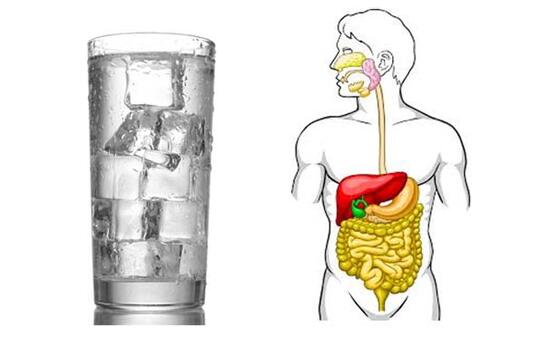 Agan dan Sista suka minum es setelah makan? Berikut 11 bahaya minum es setelah makan