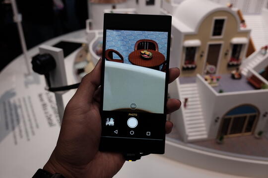 Wow, Fitur 5x Dual-Camera Zoom Hebohkan Acara Mobile World Congress Gan!
