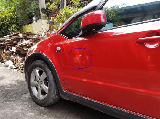B 2533 SKR kabur setelah menyerempet mobil