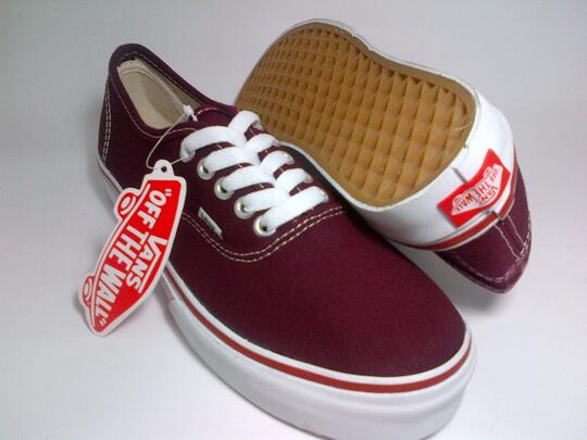 10 Sepatu Sneakers Legendaris Dunia