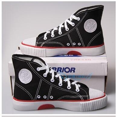 10 Sepatu Sneakers Legendaris Dunia