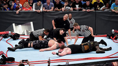 Inilah 5 Aksi Heboh yang Membuat Ring WWE Roboh!