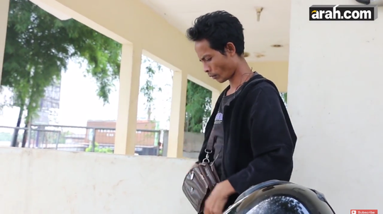 Miris! Inilah Kehidupan Badut Jalanan Yang Jarang Orang Tahu