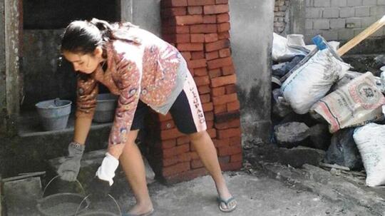 Bukan Kisah FTV, Supir Angkot Cantik Ini Benar-Benar Nyata