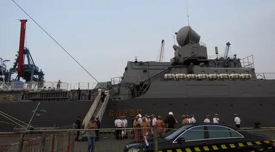 Kapal Perang Rusia Varyag Commander Bersandar di Tanjung Priok