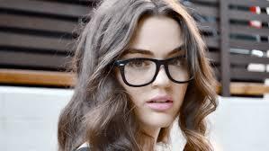 selebritis yang kelihatan cantik pake kaca mata