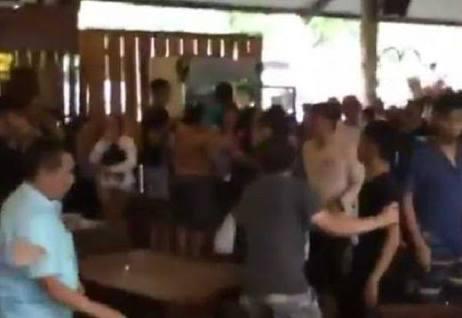 Konyol! Rebutan Meja, Pengunjung Restoran di Bandung Berkelahi