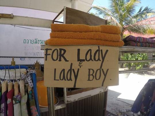 Bukan Cuma Ceweknya, Papan Peringatan di Thailand Ini Juga Bikin Bingung