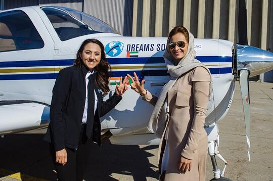 Kisah Pilot Cantik Berhasil Keliling Dunia Mampir ke Indonesia