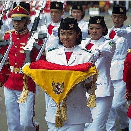 5 Fakta Dibalik Fariza Putri Salsabila, Si Pembawa Baki Bendera Pusaka
