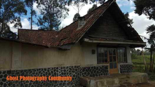 Rumah Berhantu Di Atas Bukit (Base On Field Report on August 24, 2017)