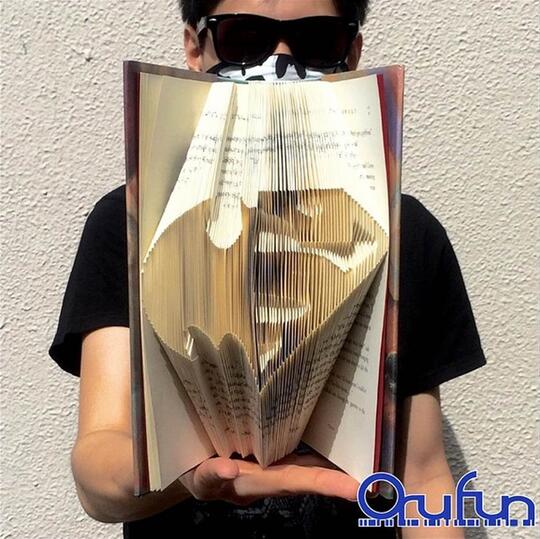 Wow, Lembaran Halaman Buku Bisa Jadi Karya Seni Keren, Gan !