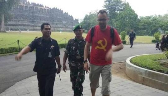 5 Kejadian Kocak Bukti Polos dan Lugunya Para Bule Saat di Indonesia