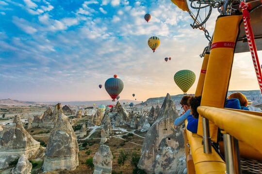 MENYAMBANGI KEUNIKAN CAPPADOCIA DI TURKI