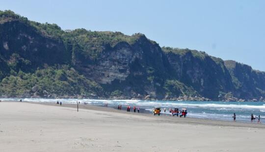 Mitos Larangan Memakai Baju Hijau Di Pantai Parangtritis