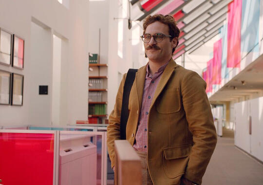Perspektif seorang Joaquin Phoenix Dalam Perannya sebagai Theodore di Film "Her"
