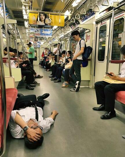 Potret Kehidupan Orang Jepang Dan Kesulitan Yang Mereka Hadapi