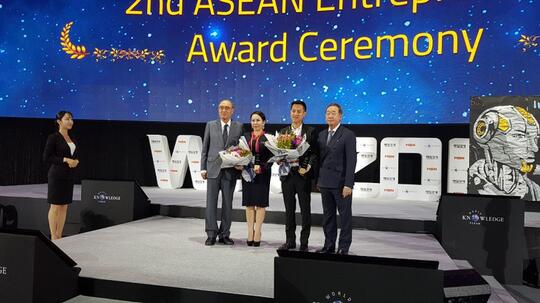 Mimin Andrew Dapat Penghargaan ASEAN Entrepreneur Awards 2017