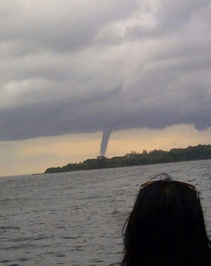 Tiga Tornado Muncul Bersamaan Di Laut Jakarta Kaskus