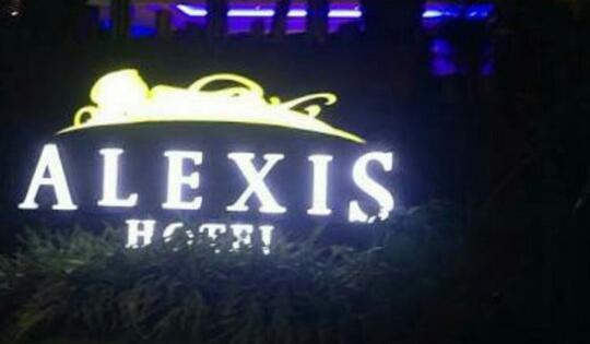 Anies-Sandi Berhasil Tutup Alexis, Kepemimpinan Ahok Kena Sindir