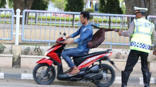 Inilah Aksi Pengendara Motor Ketika Ada Razia