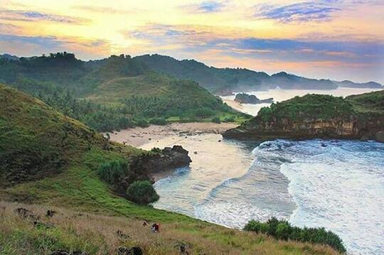 Surga Tersembunyi Di Pantai Kasap Pacitan Yang Mirip