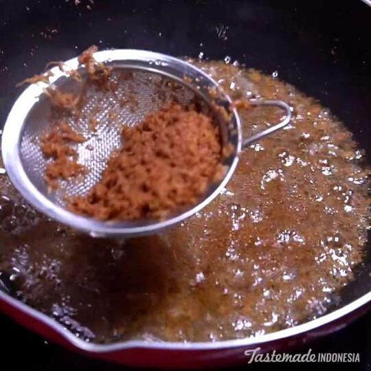 Ingin Gurihnya Ayam Goreng Serundeng Hingga Ke Tulang Coba