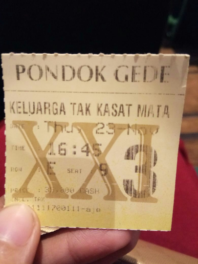 Review Film Keluarga Tak Kasat Mata, Film Yang Cocok Ditonton Bareng Doi
