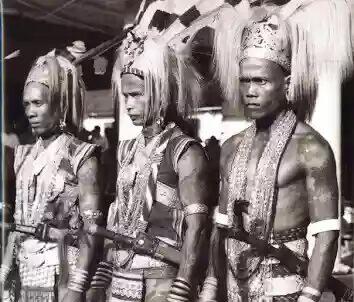 Foto langka dan jadul potret kehidupan Suku Dayak di Borneo, keren!