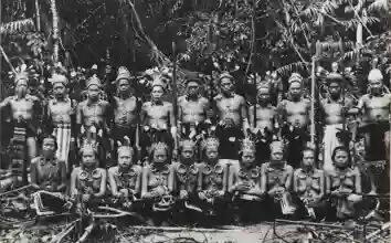 Foto langka dan jadul potret kehidupan Suku Dayak di Borneo, keren!