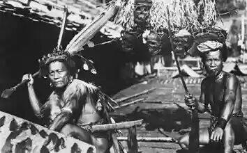 Foto langka dan jadul potret kehidupan Suku Dayak di Borneo, keren!
