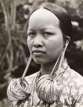 Foto langka dan jadul potret kehidupan Suku Dayak di Borneo, keren!