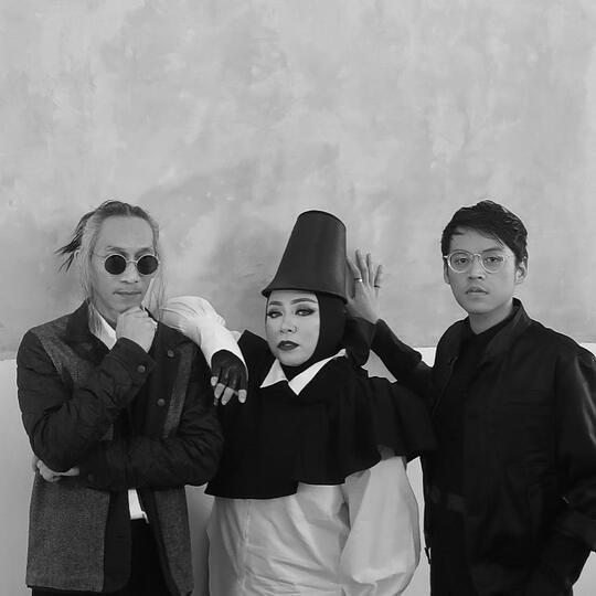 Lirik Lagu Mungkin Melly Goeslaw Versi Sunda