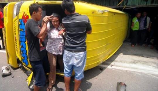 Inilah Beberapa Kelakuan ‘Gak Lazim’ Saat Terjadi Kecelakaan Lalu Lintas