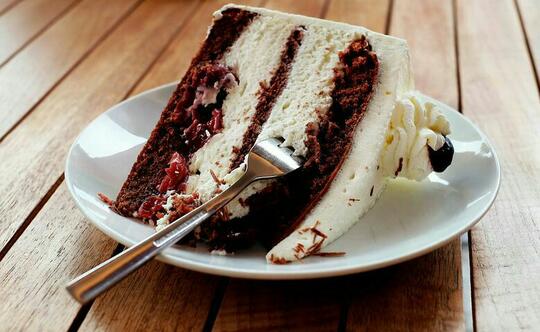 Mari Tenggelam dalam Kenikmatan "Black Forest"