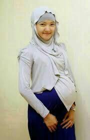 Cewek Cantik Dan Seksi Itu.....